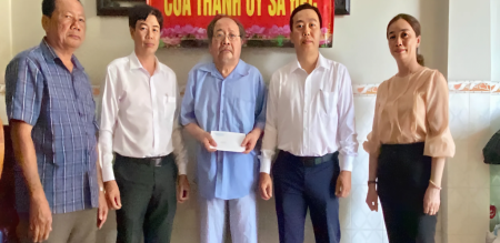 ĐẢNG ỦY PHƯỜNG AN HÒA TRAO TIỀN NGHĨA TÌNH ĐỒNG CHÍ CHO ĐẢNG VIÊN MẮC BỆNH HIỂM NGHÈO 